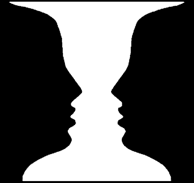 Immagine ambigua in cui si possono distinguere due profili umani neri che si guardano su sfondo bianco, oppure la sagoma di un calice bianco su sfondo nero.